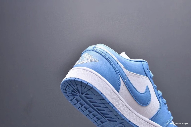 1 (W) Jordan  UNC AO9944-441 Low 0122